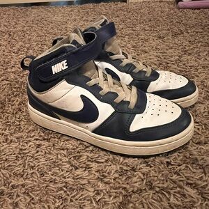 Boys Nike court borough high top